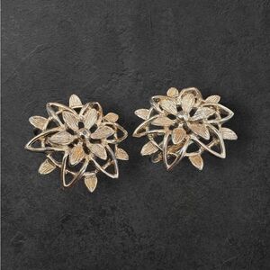 Vintage Gold Tone Sarah Coventry Earrings, Unsigned, Flower Shape, Clip-On